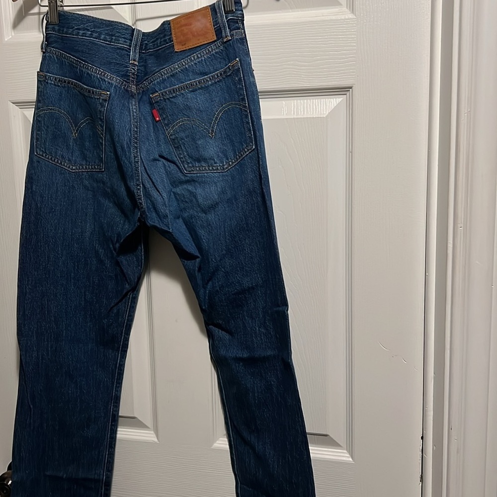 Classic Levi Blue Denim 501 Jeans - Picture 7 of 9